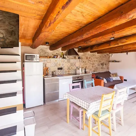 Chalet Casa Rustica La Borda De La Munda.