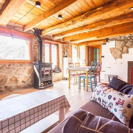 Casa Rustica La Borda De La Munda. *